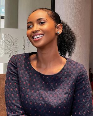 Sarah Hassan Instagram - Happy Monday lovely people🤗❤️💛
Sending y’all loads of love, light, positive vibes and mad opportunities as we begin the week🤗💛💖

📸 @wanjikustephens 
👗 @call_me_sharlet 
💄 @vivian_the_makeupartist 
🫶🫶🫶🫶