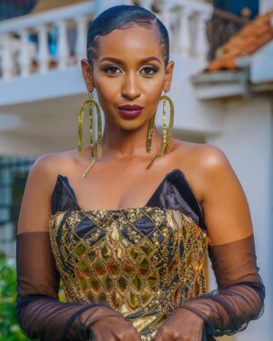 Sarah Hassan Instagram - 🥹❤️ Thank you so much for all the love ❤️❤️🤗🤗 
From the bottom of my heart, I appreciate each and everyone of you❤️
Sending you loads of love, light and major positive vibes💛💛💛

✨✨✨
Styled by the baddest: @brianbabu ✨
Outfit by the amazing @stitchworthfabricsanddesigns 💫
Earrings by the incredible @adeledejak 💫
Hair by the talented @crownedbyronnie ✨
Make up by the super @_makeup.by.carrie 💫
Pictures by the incredible @nick_mitalo ✨

📍 #KalashaAwards2024 🤗
✨✨✨✨