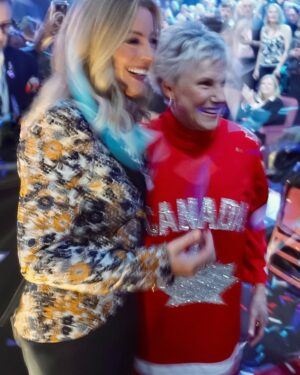 Sarah McLachlan Instagram - It was an absolute honour to present Anne Murray with the Lifetime Achievement Award at this year’s JUNO Awards. Our very own Canadian treasure. 🇨🇦❤️XoS