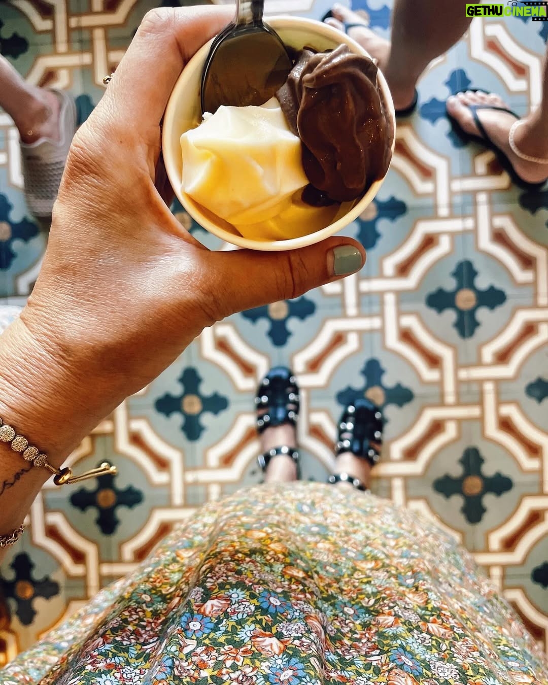 Sarah Wright - 3.7K Likes - Weekends, baby moon getaway and morning snuggles!! @fredasalvador @aceandjig @shopclarev @agolde (first photo by Winter đ)