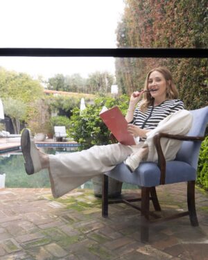 Sasha Alexander Instagram - Just a girl with a head full of ideas and a fresh to-do list. Spring, let’s go! 🌸