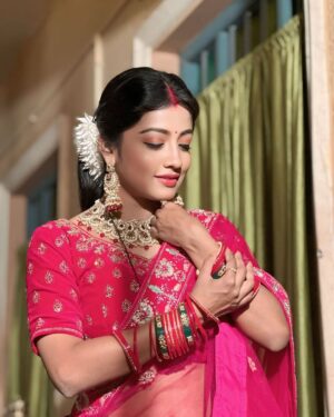 Sasmita Piyali Sahoo Instagram - Are you in love with my aura?🌵🌹
.
.
#picoftheday #love #life #smile #bride #beautiful #odiagirl #actress #vibes #look #positivity #motivation #imstagram #sasmitapiyalisahoo