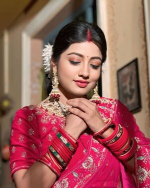 Sasmita Piyali Sahoo Instagram - Are you in love with my aura?🌵🌹
.
.
#picoftheday #love #life #smile #bride #beautiful #odiagirl #actress #vibes #look #positivity #motivation #imstagram #sasmitapiyalisahoo
