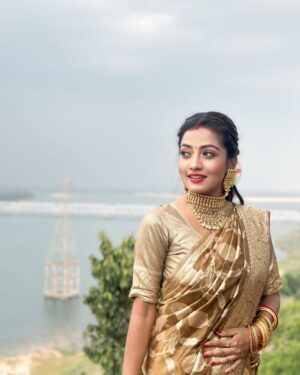 Sasmita Piyali Sahoo Instagram - Breath. See, Listen, Feel what’s around💕…
.
.
#picofthday #riverside #love #nature #peaceful #odiagirl #actress #beautiful #weather #feelit #beyou #pretty #soul #positivity #instagram #sasmitapiyalisahoo