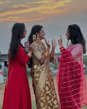 Sasmita Piyali Sahoo Instagram - Some of my favourite humans 💅🏻🌸🫶🏻