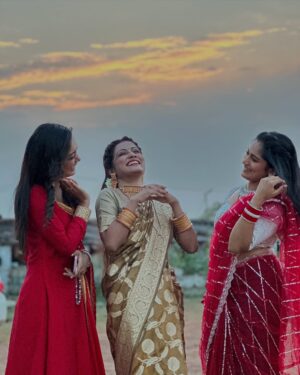 Sasmita Piyali Sahoo Instagram - Some of my favourite humans 💅🏻🌸🫶🏻