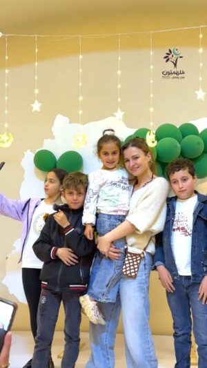 Sawsan Arsheed Instagram - كان اليوم الأخير في حمص مليئًا بالمشاعر المختلطة بين فرحتنا بإسعاد هؤلاء الأطفال ووداعنا لهم. لكن نأمل أن نكون قد نجحنا في تقديم ولو جزء بسيط من السعادة لهؤلاء الصغار الجميلين. ❤️

حملتنا مع ملهم مستمرة، ومليئة بالمفاجآت القادمة، فلا تنسوا دعمنا لنواصل العطاء🌙 

#syria #reel  #free_syria  #homs #سوريا  #سوريين