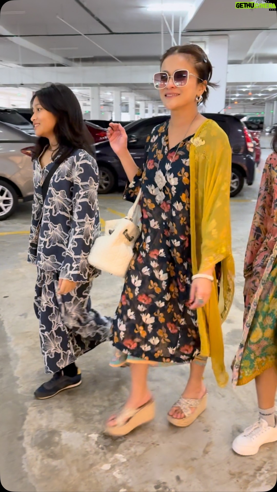 Sazzy Falak - 2.9K Likes - Raya Day Three
Wearing @maslea