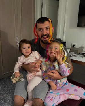 Seda Bakan Instagram - Hayatımda başıma gelen en güzel şey sensin. 
Her şey senin sayende oldu... 
Seni çok seviyorum ve çoook seviliyorsun ❤️🙏🏼🧿
İyi ki doğdun Ali’m 🎉🎉🎉 @alierel