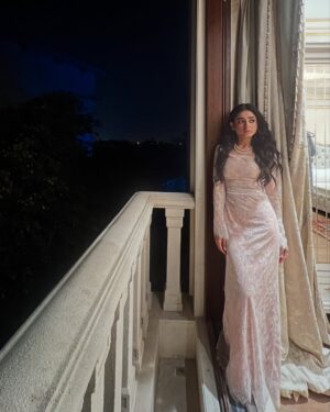 Sehar Khan Instagram - You guys have been flooding my DMs for these looks… so here you go🫠 a little photo dump just for you❤️

All the credit goes to this insanely talented girl who styled every look with so much heart @__prabhjott_ ❤️

glam by the sweetest hand @tauseefahmed.official ❤️