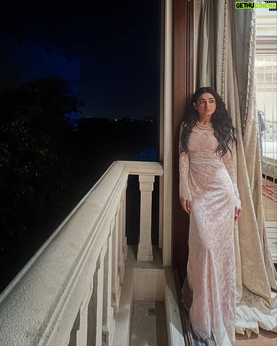 Sehar Khan - 172.9K Likes - You guys have been flooding my DMs for these looks… so here you go🫠 a little photo dump just for you❤️
All the credit goes to this insanely talented girl who styled every look with so much heart @__prabhjott_ ❤️
glam by the sweetest hand @tauseefahmed.official ❤️