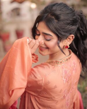 Sehar Khan Instagram - 🌸

@farahtalibaziz 
@kohar_jewel 

#eidmubarakday3