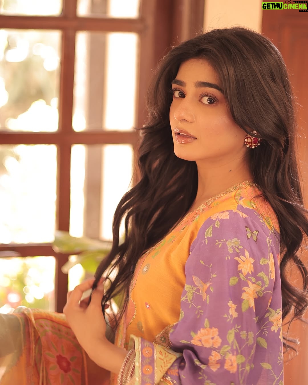 Sehar Khan - 219.5K Likes - Still in my Eid era, Don’t text😴
@saniamaskatiya
@haris_rajpoot_mua
@kohar_jewel
@thetriosalon_clifton
#EIDMUBARAKDAY2