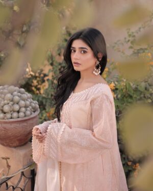 Sehar Khan Instagram - EID MUBARAK🫠🫂

- 👗 @mohsin.naveed.ranjha 
- ⁠💄 @thetriosalon_clifton 
- ⁠💎 @kohar_jewel 
- 📸 @rehanmithanii 

#eidmubarak #eid2025