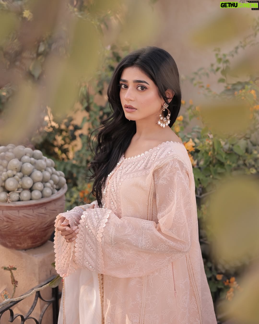 Sehar Khan - 183.7K Likes - EID MUBARAK🫠🫂
- 👗 @mohsin.naveed.ranjha
- 💄 @thetriosalon_clifton
- 💎 @kohar_jewel
- 📸 @rehanmithanii
#eidmubarak #eid2025