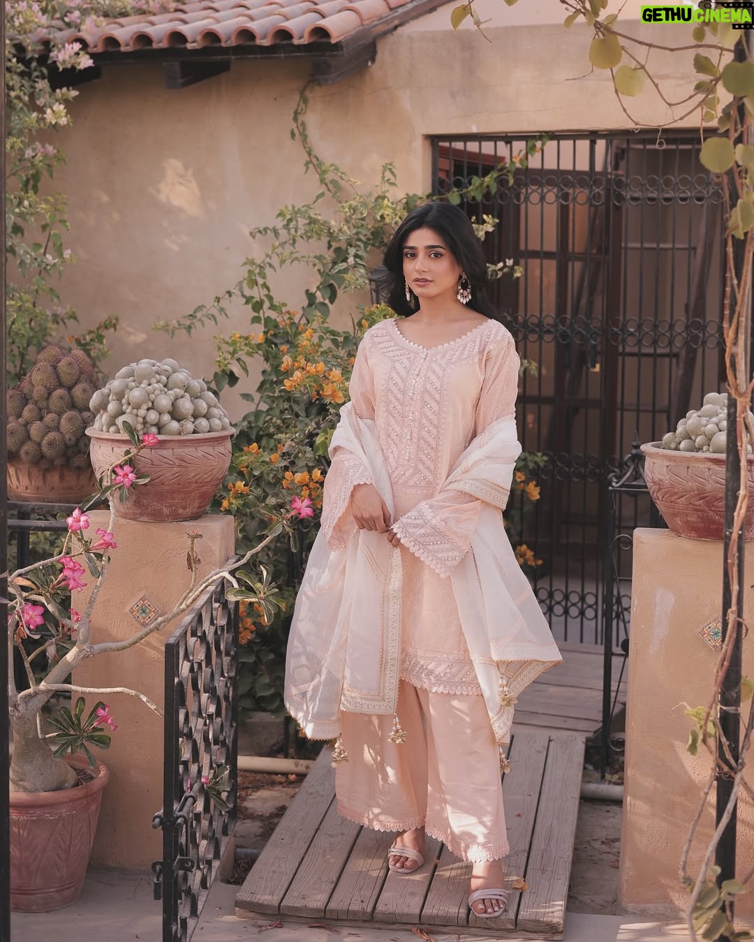 Sehar Khan - 183.7K Likes - EID MUBARAK🫠🫂
- 👗 @mohsin.naveed.ranjha
- 💄 @thetriosalon_clifton
- 💎 @kohar_jewel
- 📸 @rehanmithanii
#eidmubarak #eid2025