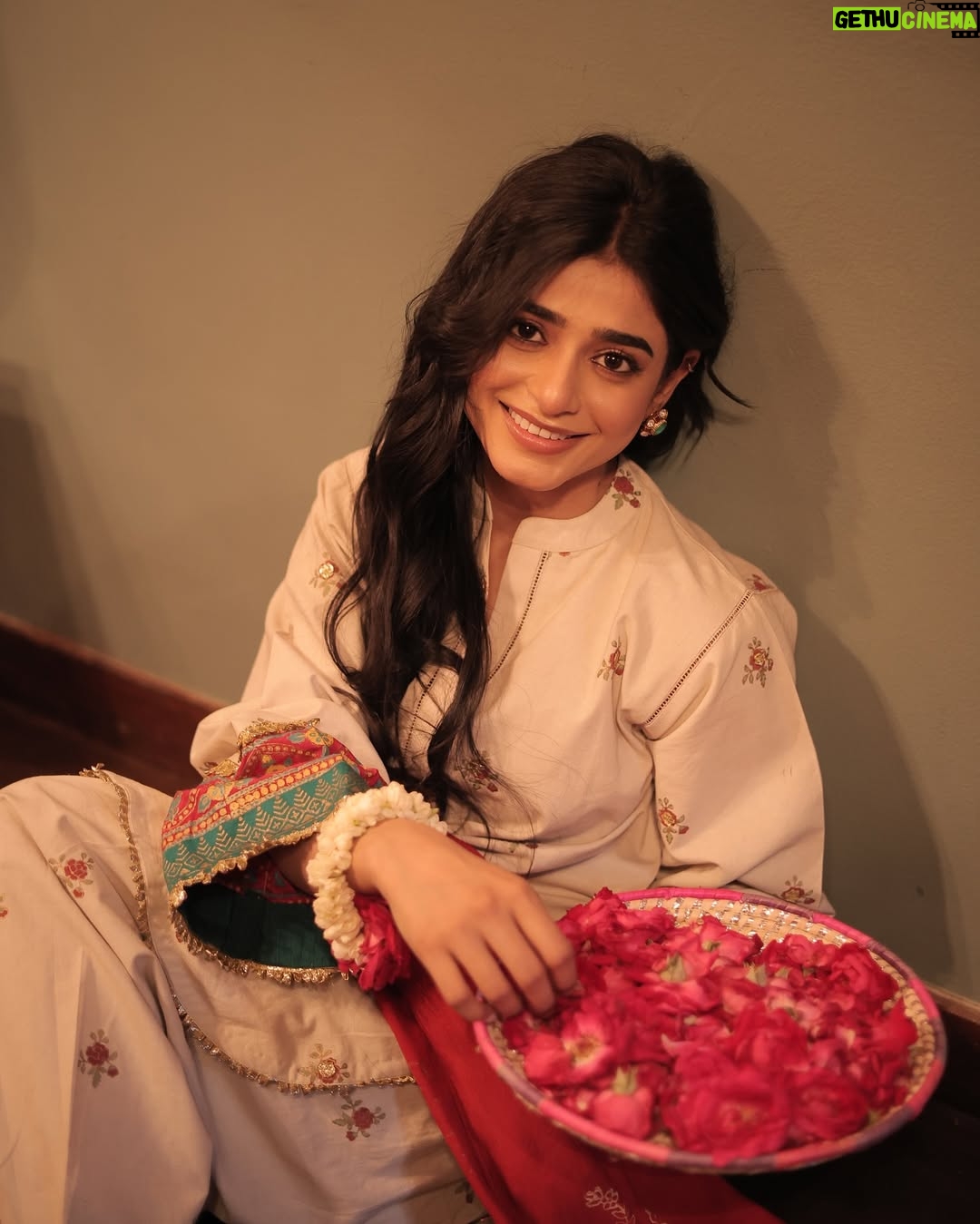 Sehar Khan - 185K Likes - CHAND RAAT MUBARAK SUBKO🌙✨🌹
@souchaj
@kohar_jewel