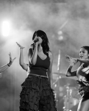 Sejal Kumar Instagram - I’ve been writing songs for a while in my bedroom and I was soooo grateful to be able to perform them on stage do a whole pop star type set with dancers and everything 🌟 to many more in the future! Thanks @socialnationnow 🙌

📸 @dc_photoworks_ 
Top: @zwankeeofficial
Bottom: @_huemn
Styledby: @vailanciaaa 
Style team: @thetrendby_aman
