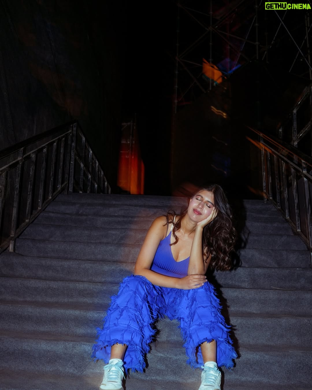 Sejal Kumar - 5.4K Likes - I’ve been writing songs for a while in my bedroom and I was soooo grateful to be able to perform them on stage do a whole pop star type set with dancers and everything 🌟 to many more in the future! Thanks @socialnationnow 🙌
📸 @dc_photoworks_
Top: @zwankeeofficial
Bottom: @_huemn
Styledby: @vailanciaaa
Style team: @thetrendby_aman