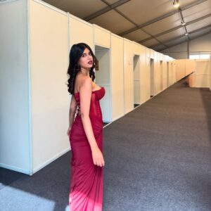 Sejal Kumar Instagram - last night at @socialnationnow 💓🌟 

SO grateful to be able to sing and dance to my original songs on stage!! My second time doing dancing and singing together and it was so fun! Can’t wait for more times!! 

HUGE thanks to everyone I met on the day and my team, band and dancers 💓💓💓💓💓. 

LOTS more content coming up 

Red Outfit : @ozeqo @dipublicrelations 
Blue Top- @zwankeeofficial 
Blue Pants- @_huemn 
Styledby: @vailanciaaa 
Styleteam: @thetrendby_aman