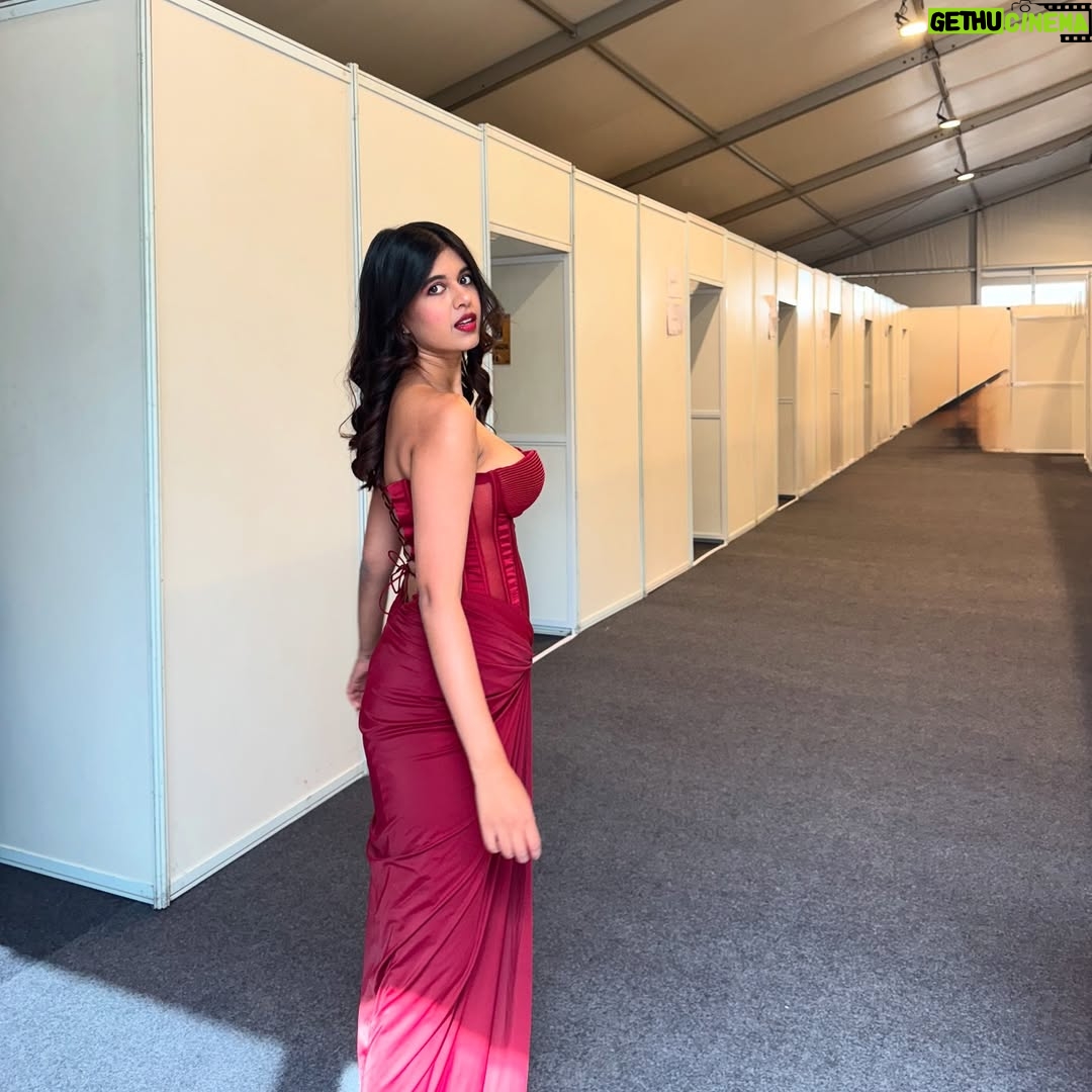 Sejal Kumar - 8.4K Likes - last night at @socialnationnow 💓🌟
SO grateful to be able to sing and dance to my original songs on stage!! My second time doing dancing and singing together and it was so fun! Can’t wait for more times!!
HUGE thanks to everyone I met on the day and my team, band and dancers 💓💓💓💓💓.
LOTS more content coming up
Red Outfit : @ozeqo @dipublicrelations
Blue Top- @zwankeeofficial
Blue Pants- @_huemn
Styledby: @vailanciaaa
Styleteam: @thetrendby_aman