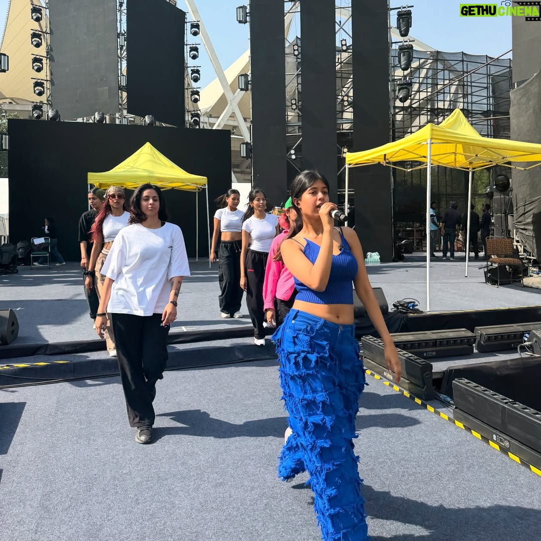 Sejal Kumar - 8.4K Likes - last night at @socialnationnow 💓🌟
SO grateful to be able to sing and dance to my original songs on stage!! My second time doing dancing and singing together and it was so fun! Can’t wait for more times!!
HUGE thanks to everyone I met on the day and my team, band and dancers 💓💓💓💓💓.
LOTS more content coming up
Red Outfit : @ozeqo @dipublicrelations
Blue Top- @zwankeeofficial
Blue Pants- @_huemn
Styledby: @vailanciaaa
Styleteam: @thetrendby_aman