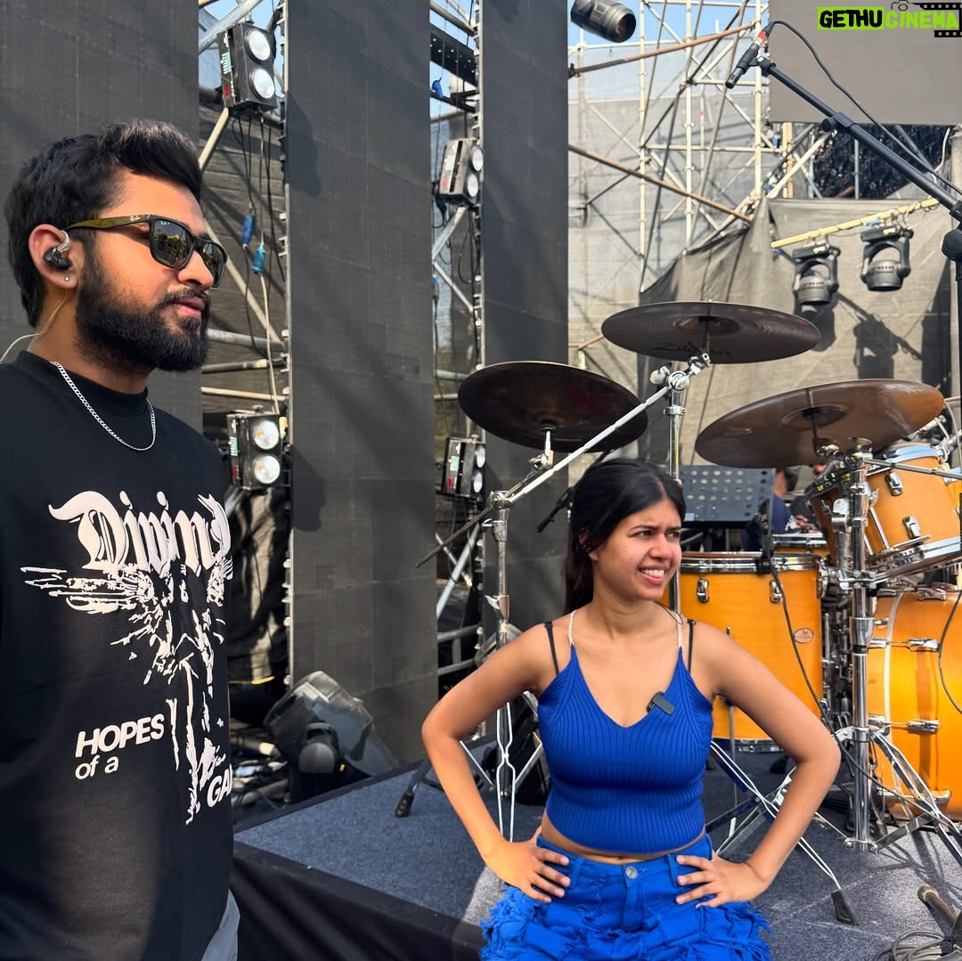 Sejal Kumar - 8.4K Likes - last night at @socialnationnow 💓🌟
SO grateful to be able to sing and dance to my original songs on stage!! My second time doing dancing and singing together and it was so fun! Can’t wait for more times!!
HUGE thanks to everyone I met on the day and my team, band and dancers 💓💓💓💓💓.
LOTS more content coming up
Red Outfit : @ozeqo @dipublicrelations
Blue Top- @zwankeeofficial
Blue Pants- @_huemn
Styledby: @vailanciaaa
Styleteam: @thetrendby_aman