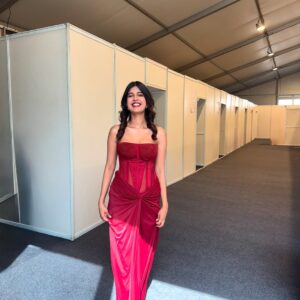 Sejal Kumar Instagram - last night at @socialnationnow 💓🌟 

SO grateful to be able to sing and dance to my original songs on stage!! My second time doing dancing and singing together and it was so fun! Can’t wait for more times!! 

HUGE thanks to everyone I met on the day and my team, band and dancers 💓💓💓💓💓. 

LOTS more content coming up 

Red Outfit : @ozeqo @dipublicrelations 
Blue Top- @zwankeeofficial 
Blue Pants- @_huemn 
Styledby: @vailanciaaa 
Styleteam: @thetrendby_aman