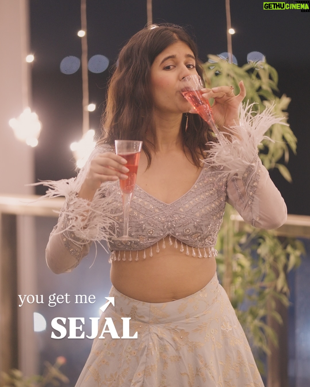 Sejal Kumar - 5.8K Likes - Sex and the city inspired #1MinDrama coming this Friday!
📸 @joeysmovie
Production- @aishwaryaakunwar
Pink dress: @a.la.modebyakanksha
Accessories: @lazostore.in
Lehenga: @sshilpasamriya @viralmantra
Earrings: @rubans.in
Styledby: @vailanciaaa
Styleteam: @thetrendby_aman