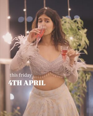 Sejal Kumar Instagram - Sex and the city inspired #1MinDrama coming this Friday! 

📸 @joeysmovie 
Production- @aishwaryaakunwar

Pink dress: @a.la.modebyakanksha 
Accessories: @lazostore.in 

Lehenga: @sshilpasamriya @viralmantra
Earrings: @rubans.in
Styledby: @vailanciaaa 
Styleteam: @thetrendby_aman