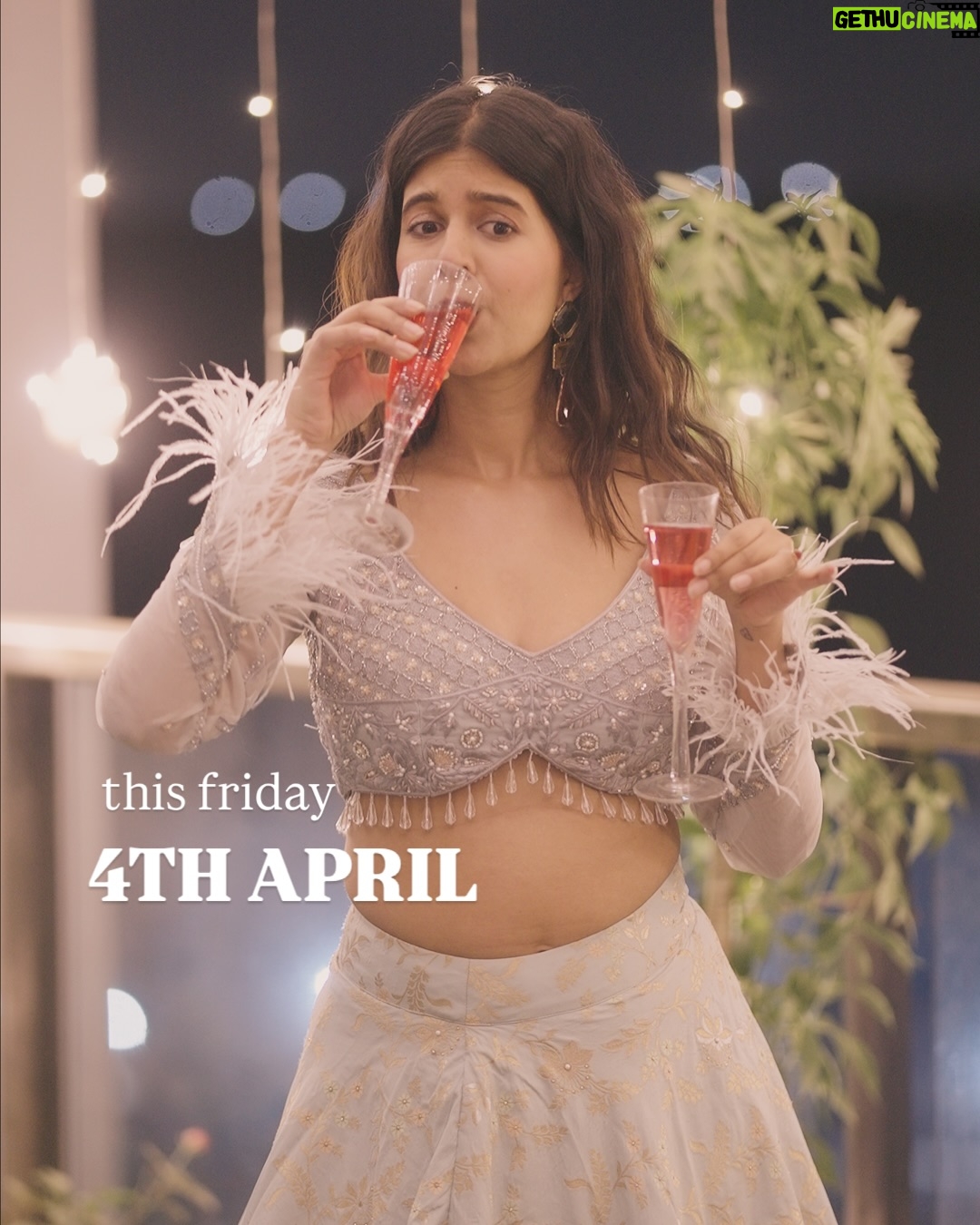 Sejal Kumar - 5.8K Likes - Sex and the city inspired #1MinDrama coming this Friday!
📸 @joeysmovie
Production- @aishwaryaakunwar
Pink dress: @a.la.modebyakanksha
Accessories: @lazostore.in
Lehenga: @sshilpasamriya @viralmantra
Earrings: @rubans.in
Styledby: @vailanciaaa
Styleteam: @thetrendby_aman