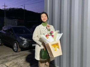 Seo Hye-won Instagram - 모든 장면이 심금을 울렸던, 이런 감사한 작품에 경옥으로 참여할 수 있어서 행복했습니다.
#폭싹속았수다 #whenlifegivesyoutangerines 
#양경옥