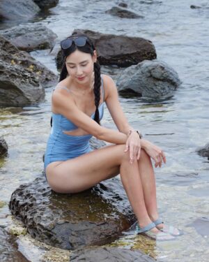 Serena Fang Instagram - 生日快樂給我自己！🧜🏻‍♀️🎂✨
三月收到了滿滿的關心和愛，
真的覺得好幸福，謝謝大家一直都在。
人家說牡羊像孩子，也許是吧，
我一直都在學習，怎麼成為一個更勇敢的大人。

但最近的新聞讓人心痛——
關於孩子，關於那些不該被忽略的傷害，
也讓我想讓今年的生日願望，變得不一樣。

我許願：

🔹希望每一個孩子都能被好好守護，
快樂長大、不再受傷。

🔹願緬甸與泰國的地震災區平安，
願每個正在害怕的人都能被溫柔擁抱。

🔹希望我也能擁有更多勇氣與信念，
讓脫臼的傷，成為力量的源頭。
在痛裡學會堅持，在每一步裡靠近夢想。

謝謝這一年給我的所有愛，
也謝謝自己努力撐過那些沒說出口的難。
願未來的每一步都踏實、有光、有笑聲。
我會繼續奔跑，繼續相信，繼續發光！
 
開放生日祝福✨✨✨
#happybirthday