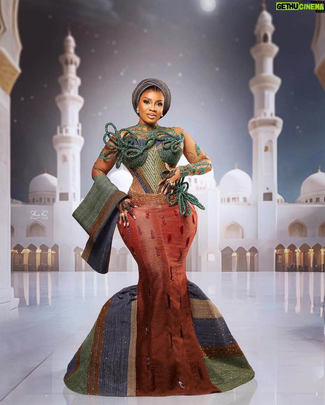 Serwaa Amihere - 14.5K Likes - Eid Mubarak! ✨ Honored to embody this bridal vision, where tradition meets elegance. If you could give me a beautiful Arabic or Muslim name to match this look, what would it be?
#eidmubarak❤️ #simabrewdoll😍 #simabrewbride #masterpiece #muslimbride #fugucloth
Outfit @sima_brew
Hair @oh_my_hairr
Kente : @afyas_klosset
Makeup @theglambrushes_
Photography @ansahkenphotography