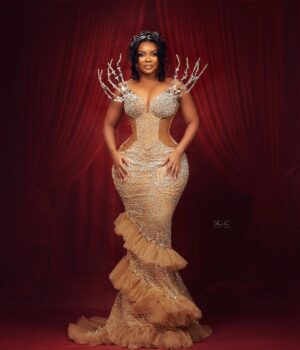 Serwaa Amihere Instagram - A Tanzanian designer, @brilliantcollectionstz made me this gorgeous dress as my second dress to host the @ccawardsafrica in 48hours and I loved it.

Thank you , Brilliant @brilliantcollectionstz and if you’re in Tanzania please book her .

Makeup: @theglambrushes_ 

Hair : @oh_my_hairr 

📸: @ansahkenphotography