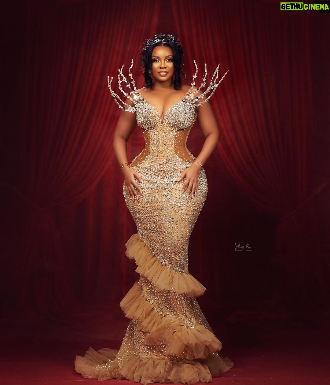 Serwaa Amihere - 22.5K Likes - A Tanzanian designer, @brilliantcollectionstz made me this gorgeous dress as my second dress to host the @ccawardsafrica in 48hours and I loved it.
Thank you , Brilliant @brilliantcollectionstz and if you’re in Tanzania please book her .
Makeup: @theglambrushes_
Hair : @oh_my_hairr
📸: @ansahkenphotography