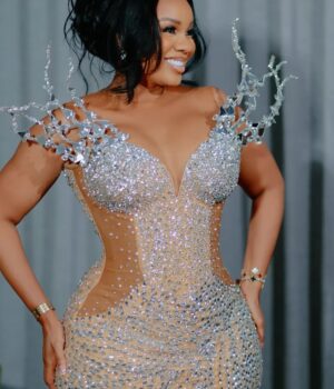 Serwaa Amihere Instagram - A Tanzanian designer, @brilliantcollectionstz made me this gorgeous dress as my second dress to host the @ccawardsafrica in 48hours and I loved it.

Thank you , Brilliant @brilliantcollectionstz and if you’re in Tanzania please book her .

Makeup: @theglambrushes_ 

Hair : @oh_my_hairr 

📸: @ansahkenphotography