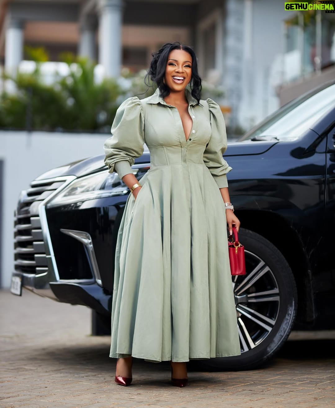 Serwaa Amihere - 24.7K Likes - Keep smiling, life is too short not to smile ..
Dress : @officeandcobysa
Hair : @oh_my_hairr