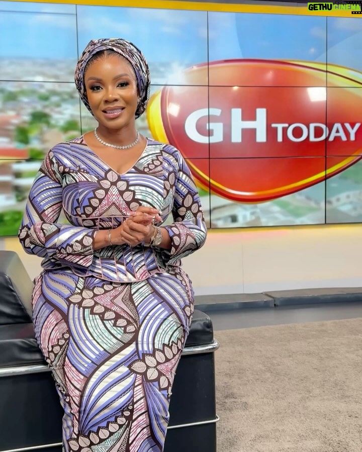Serwaa Amihere - 19.4K Likes - Happy Fridayyyy , everyone💞💞
I’m on a campaign to encourage young ladies to wear more Kaba and Slit.
Please join me.. you should call @officeandcobysa to make you a beautiful piece 😁