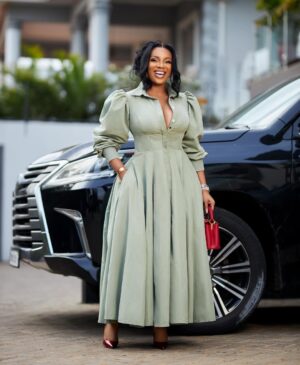 Serwaa Amihere Instagram - Keep smiling, life is too short not to smile ..
Dress : @officeandcobysa 
Hair : @oh_my_hairr