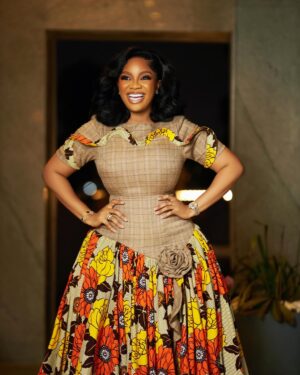 Serwaa Amihere Instagram - This year, we will make a conscious effort to always smile.
If you agree with me say Amen!

Dress : @officeandcobysa 
Hair : @oh_my_hairr 
Makeup: @kukiethemakeupgirl 
Location: @kwarleyzresidence