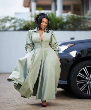 Serwaa Amihere Instagram - Keep smiling, life is too short not to smile ..
Dress : @officeandcobysa 
Hair : @oh_my_hairr