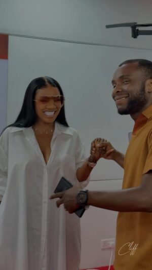 Serwaa Amihere Instagram - I had so much fun guest hosting #Sporty Drive yesterday..
Thanks to the team at @sportyfm_ for having me
Video: @1cliff_