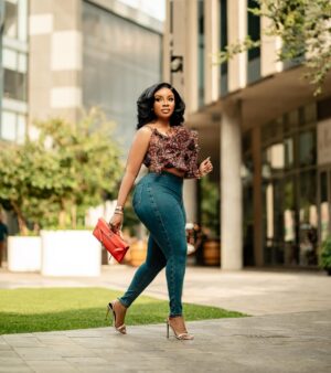 Serwaa Amihere Instagram - Joy is coming… 
Hair : @oh_my_hairr