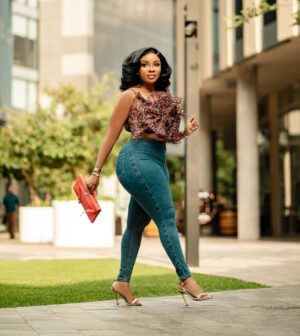 Serwaa Amihere Instagram - Joy is coming… 
Hair : @oh_my_hairr