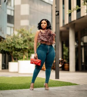 Serwaa Amihere Instagram - Joy is coming… 
Hair : @oh_my_hairr