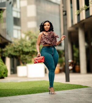 Serwaa Amihere Instagram - Joy is coming… 
Hair : @oh_my_hairr