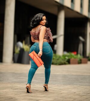 Serwaa Amihere Instagram - Joy is coming… 
Hair : @oh_my_hairr