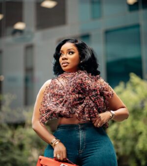 Serwaa Amihere Instagram - Joy is coming… 
Hair : @oh_my_hairr