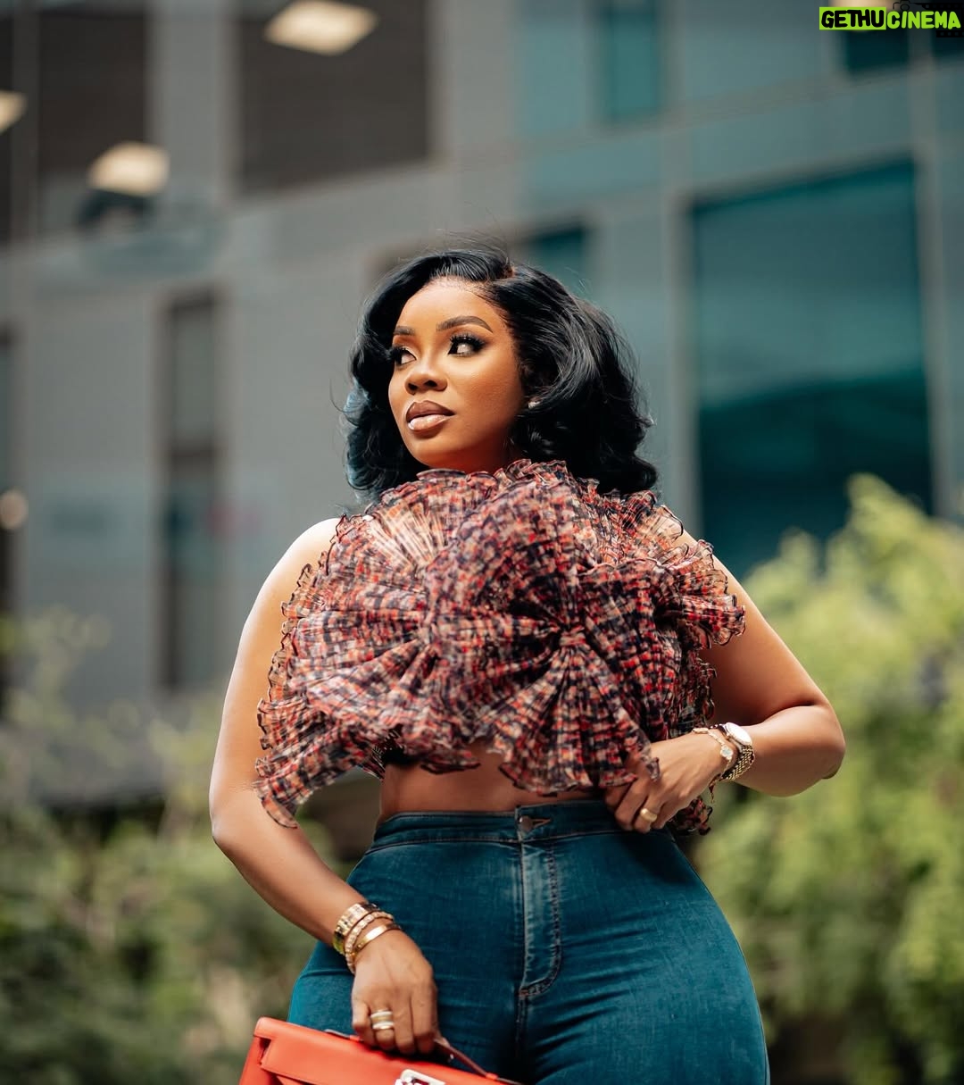 Serwaa Amihere - 37.9K Likes - Joy is coming…
Hair : @oh_my_hairr